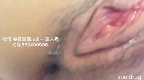 最新极品美乳女神完具酱之粉红情趣诱惑 淫语挑逗求快速抽插 玩具与鸡巴双重刺激 口爱特写 高清1080P完整版